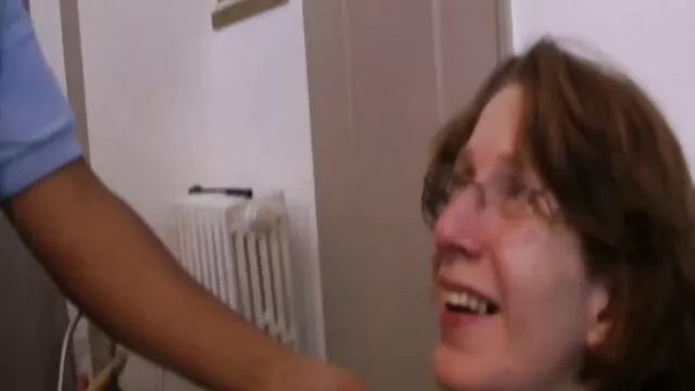 Gratis porno ingen registrering  Sød ladyboy i en danske cam sex gennemsigtig sort krop