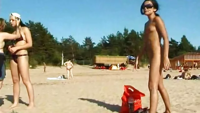 Gratis porno ingen registrering  Hun kom ind i køkkenet for at gøre hendes fisse dansk mor porno glad