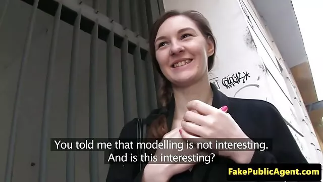 Gratis porno ingen registrering  Smuk pige dansk mor porno fingre og bringer hendes orgasmer