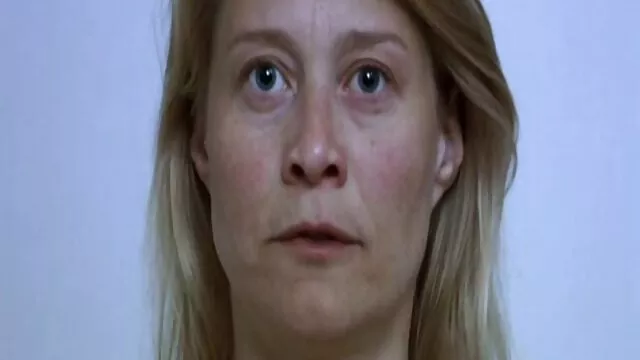 Gratis porno ingen registrering  Aura i kommercielt kostume dansk granny sex af en ung kvinde, der knepper i lyserød badedragt